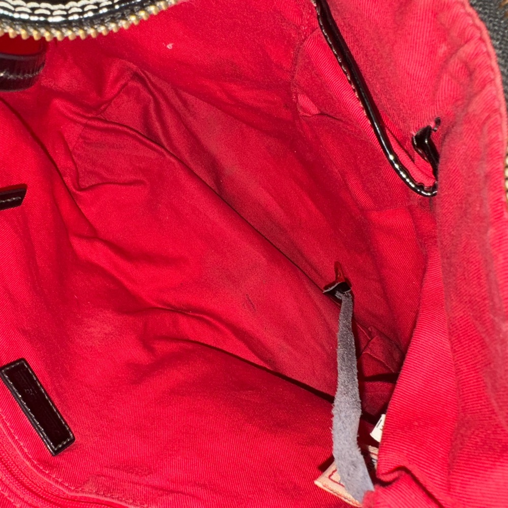 Dooney & Bourke shoulder bag. - Picture 4 of 4